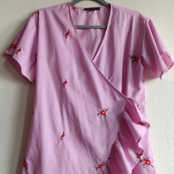 Romeo and Juliet Couture Embroidered Pink Wrap Dress Small - Picture 4 of 14